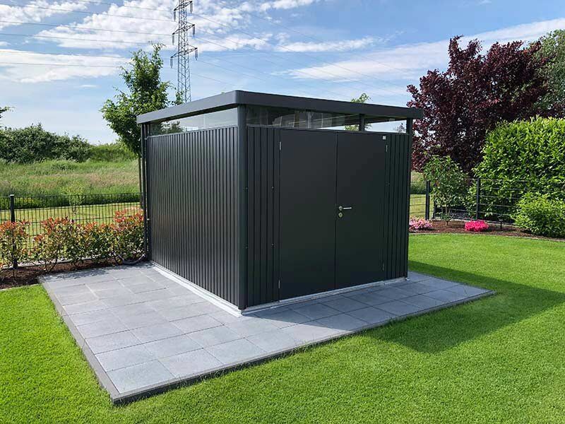 Stilvolle Gartenhütte aus Metall mit Flachdach