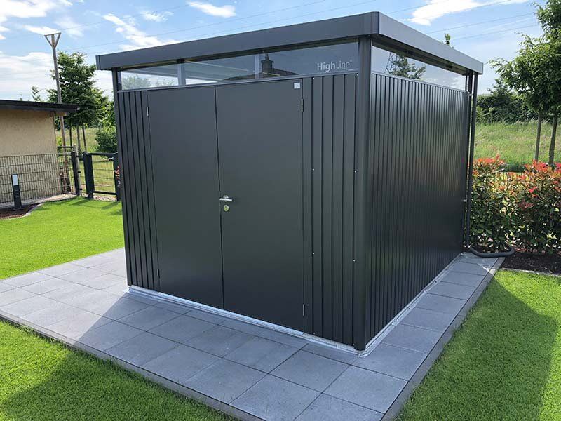 Stilvolle Gartenhütte aus Metall mit Flachdach Biohort Deutschland