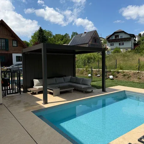 kundenfoto-biohort-pergola-dunkelgrau-lamellen-geschlossen-2026-06