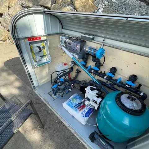 Kundenfoto Biohort Rollladenbox Storemax offen mit Pool-Equipment