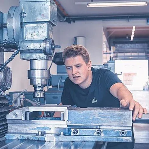 Produktionsmitarbeiter bei der Arbeit | © Produktionsmitarbeiter bei der Arbeit