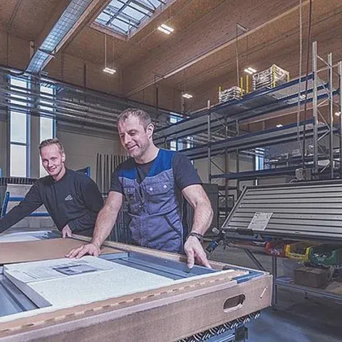 Produktionsmitarbeiter bei der Arbeit | © Produktionsmitarbeiter bei der Arbeit