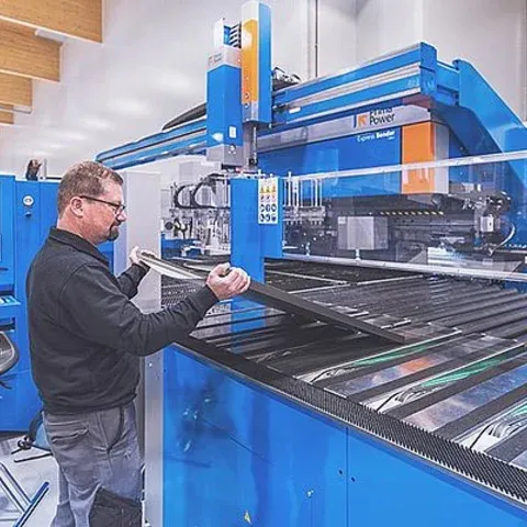 Produktionsmitarbeiter bei der Arbeit | © Produktionsmitarbeiter bei der Arbeit