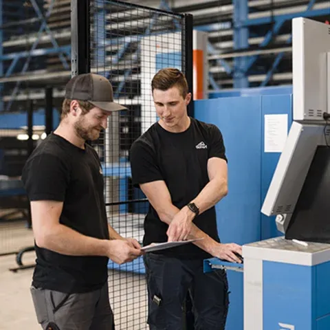Produktionsmitarbeiter bei der Arbeit | © Produktionsmitarbeiter bei der Arbeit